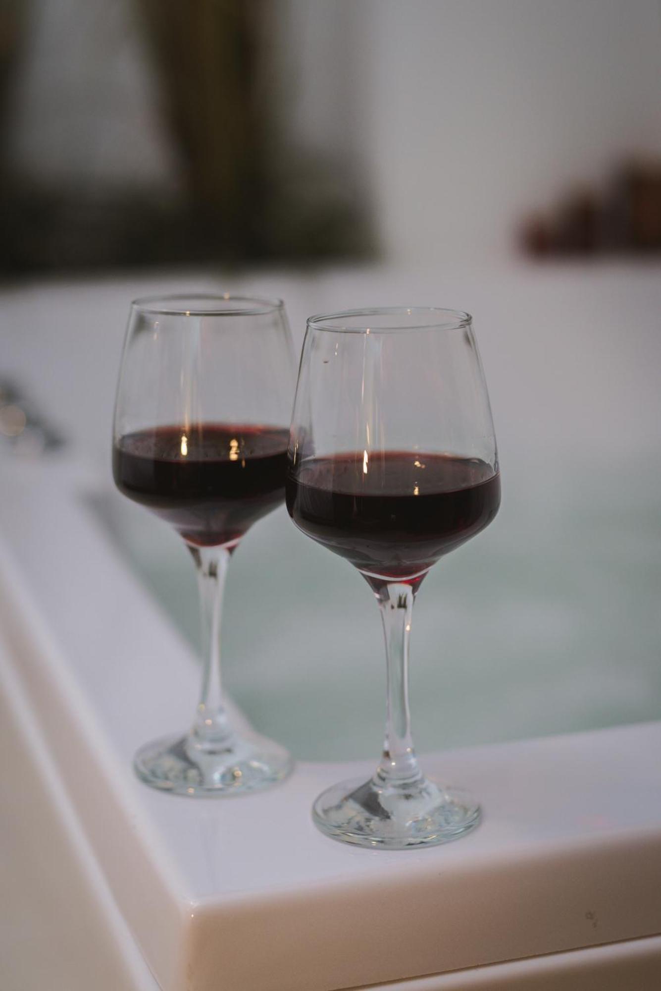 Stylish Apt W Jacuzzi, 5 Min To White Tower Thessaloníki Ngoại thất bức ảnh