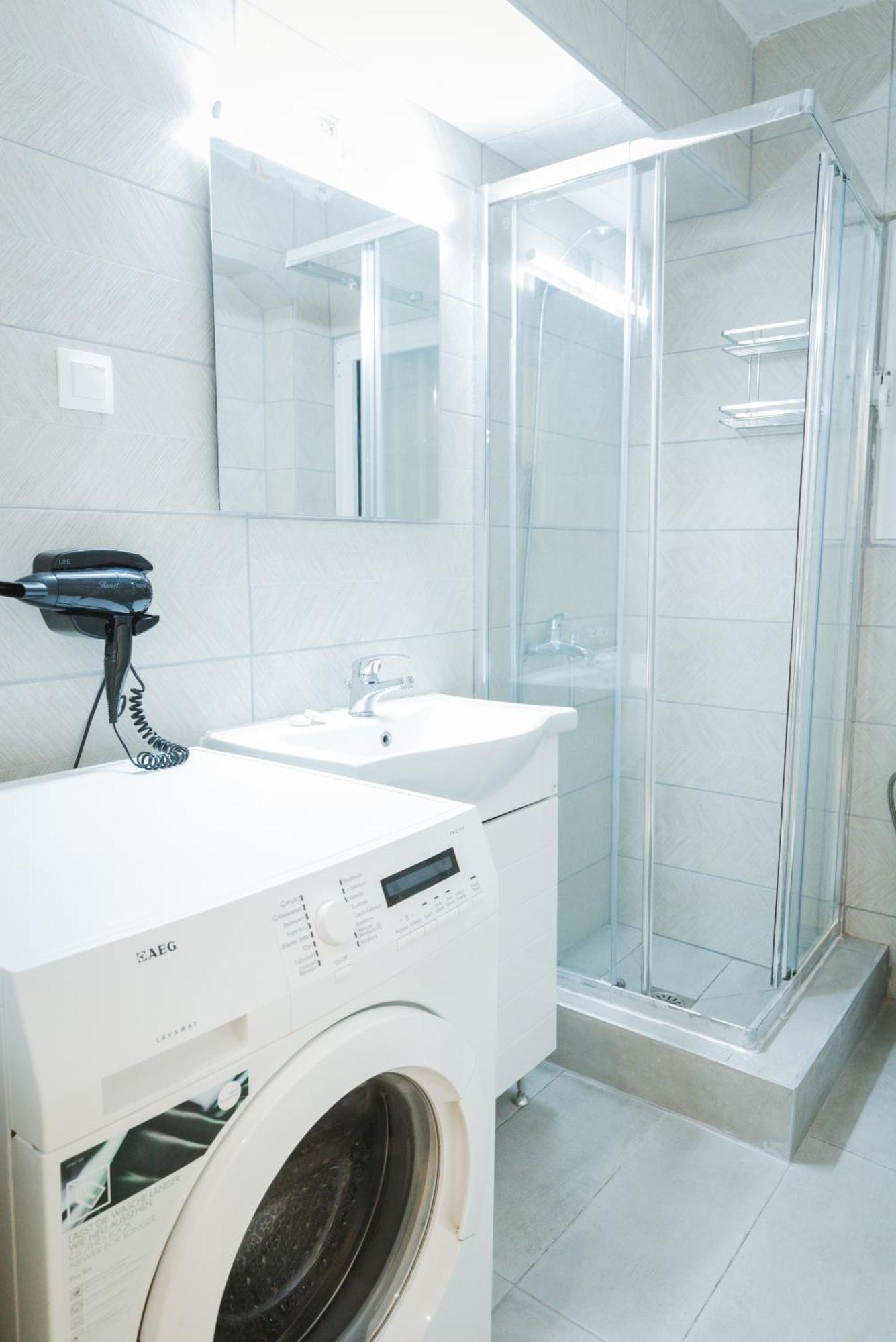 Stylish Apt W Jacuzzi, 5 Min To White Tower Thessaloníki Ngoại thất bức ảnh